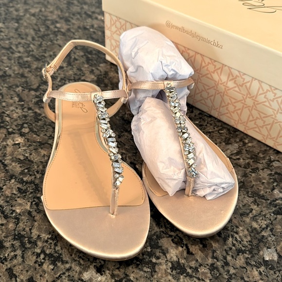 Jewel Badgley Mischka Dafina metallic thong sandal NIB - Picture 1 of 9